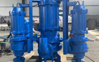 Heavy duty slurry pump with mixer